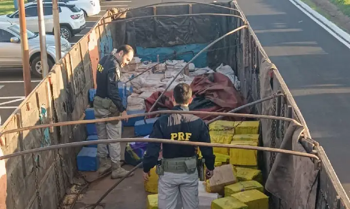 4,5 toneladas de maconha é presa pela PRF,em carreta na BR-050 em Uberaba MG