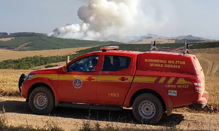 80 hectares são devastados por incêndio ,na região rural de Medeiros
