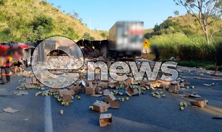 Acidente deixa trânsito interditado na BR-262 entre Campos Altos e Córrego Danta