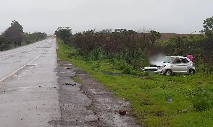 Acidente na BR-262 em Campos Altos,deixa três pessoas feridas