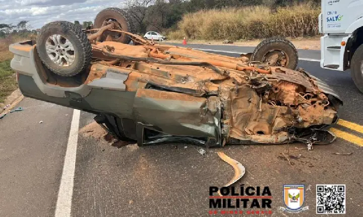 Acidente na MG-452 deixa feridos e carros danificados no município de Perdizes