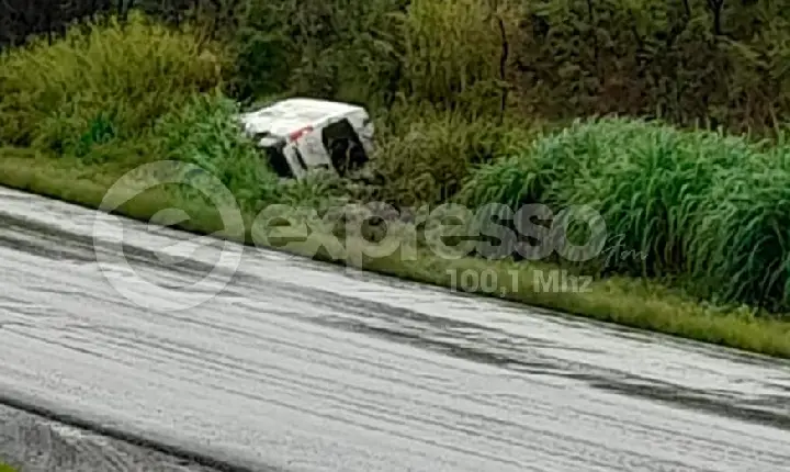 Acidentes são registrados na rodovia por conta do tempo chuvoso, no município de Campos Altos