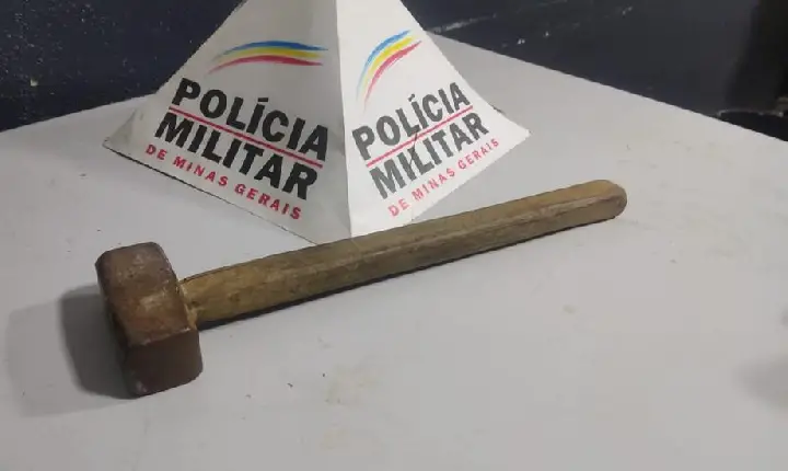 Adolescente discute com a mãe por causa de drogas, padrasto intervém e é agredido na cabeça com marreta, em Patos de Minas