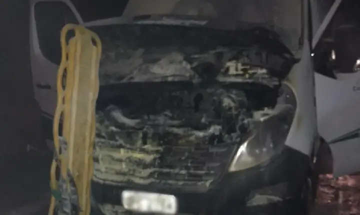 Ambulância de Campos Altos tem parte elétrica danificada após pegar fogo na BR-262