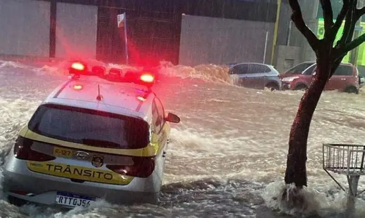 Após chuvas intensas, Prefeitura de Uberaba decreta situação de emergência e visa agilizar reparos na cidade