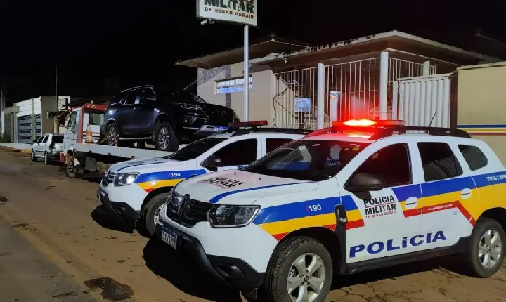 Após condutor furar bloqueio na BR-262, carro clonado é apreendido pela PM em Luz