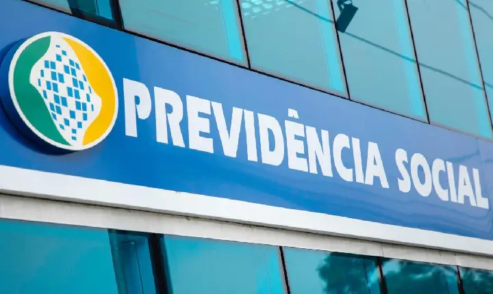 Aposentadorias e benefícios do INSS terão reajuste de 4,77%; teto sobe para R$ 8.157,40
