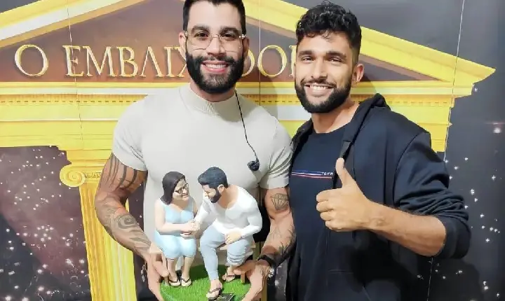 Artista, morador de Patos de Minas, entrega presente autoral à Gusttavo Lima e emociona cantor durante a Fenacen