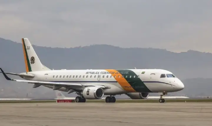Avião de Lula arremete ao tentar pousar no interior de São Paulo