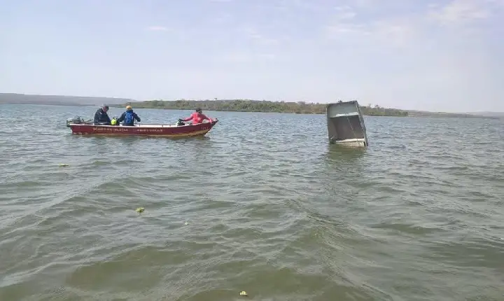 Bombeiros seguem com buscas por desaparecidos em represa após barco virar em MG
