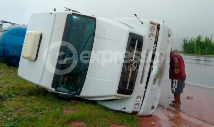 BR-262 em Campos Altos registra acidente envolvendo carreta e caminhão