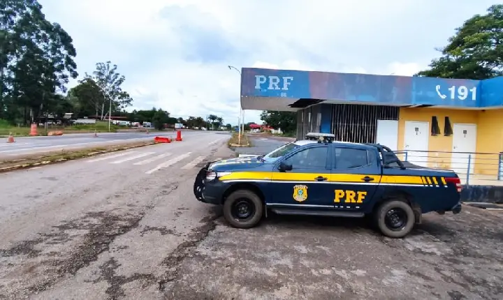 Caminhoneiro, suspeito de furtar celular em posto de combustíveis, é preso pela PRF na BR-262
