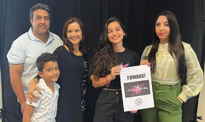 Campos-altense de 12 anos é selecionada por agência e se prepara para entrar no mundo da moda e do entretenimento