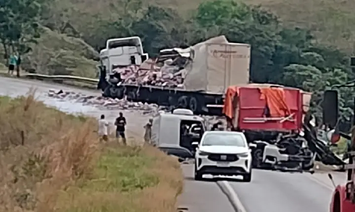 Campos-altense de 23 anos fica ferido em acidente com duas carretas na BR-354