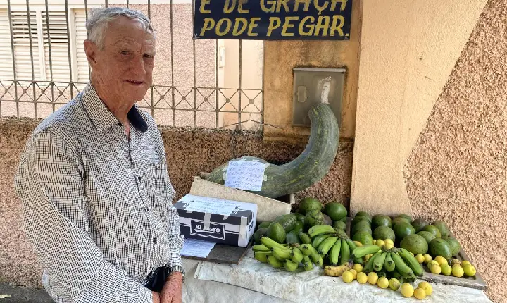 Campos-altense de 78 anos desenvolve ação para doar produtos cultivados na fazenda