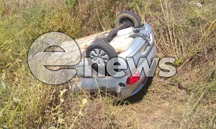 Carro com mãe e filho capota na LMG-891 em Córrego Danta