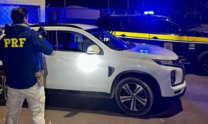Carro furtado em São Paulo, avaliado em R$160.000,00, é recuperado pela PRF, em Patos de Minas