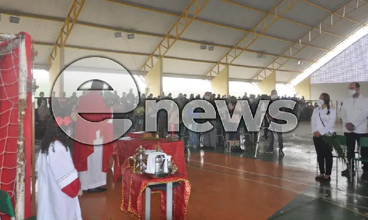 Católicos celebram Domingo de Ramos, em Campos Altos