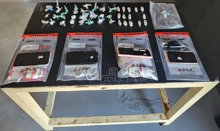 Celulares e drogas são apreendidos durante operação em unidades prisionais de Uberaba, Araxá e região
