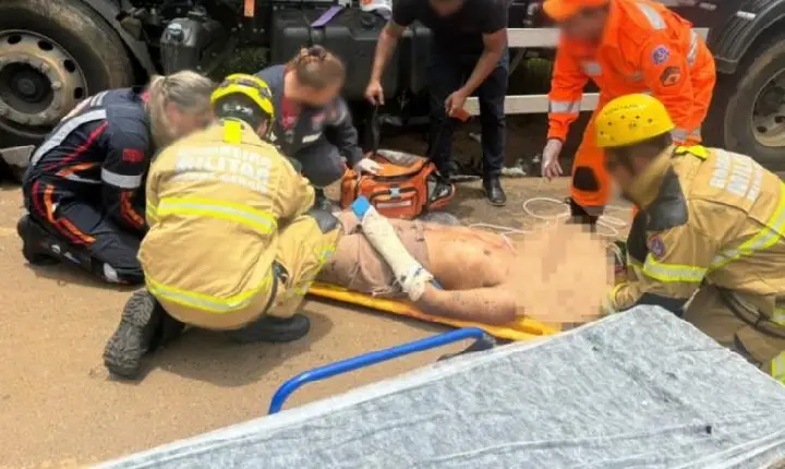 Colisão entre caminhão pipa e bitrem,deixa vítima em estado grave em São Gotardo MG