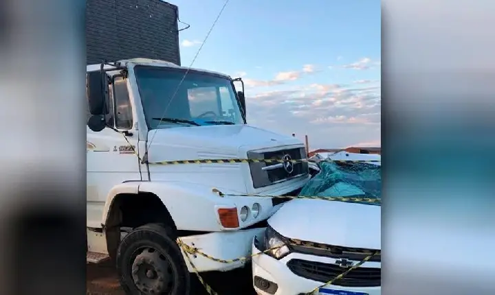 Colisão entre carro e caminhão deixa uma vítima fatal na BR-262, no trevo de Luz