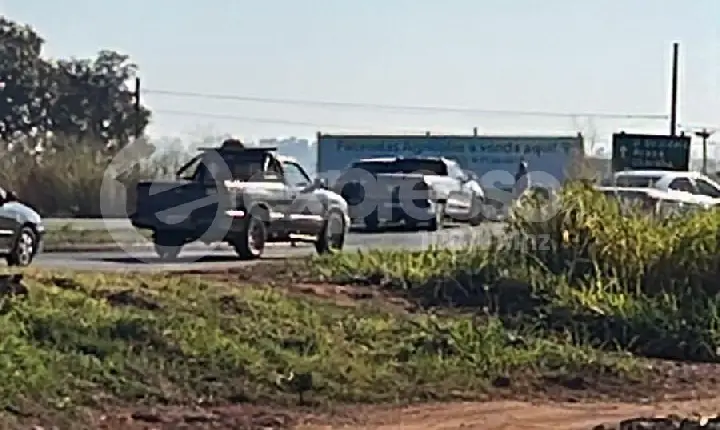 Colisão entre carro e caminhonete é registrada na BR-262, no trevo de Luz