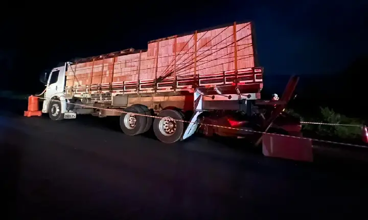 Colisão traseira mata motorista e deixa passageira gravemente ferida, na BR-262 em Luz MG