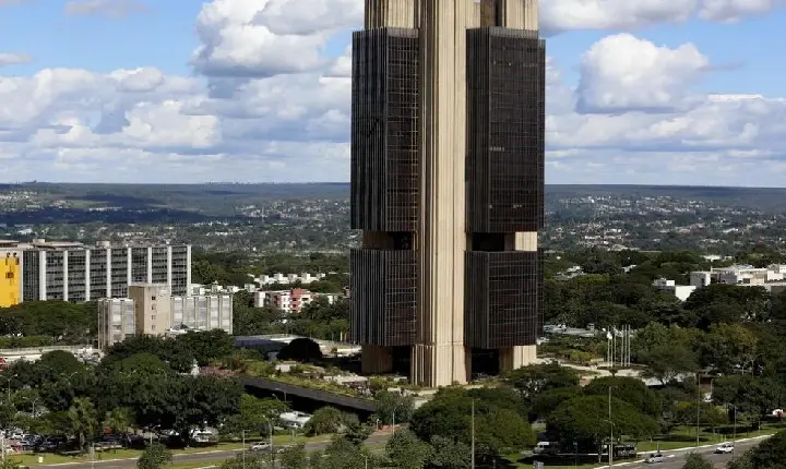 Comerciante vai pagar menos pelo uso da maquininha de cartões, informa o Banco Central