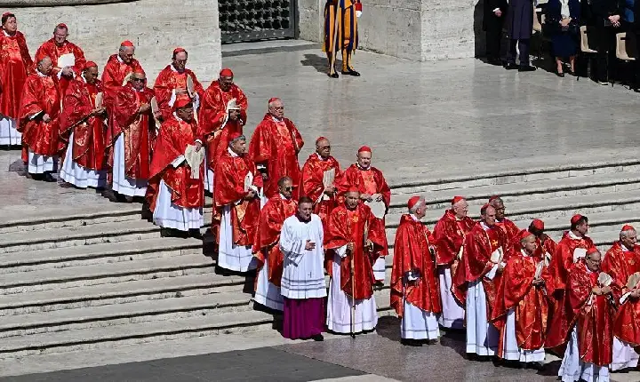 Conclave para escolher novo papa começará dia 7 de maio, diz Vaticano