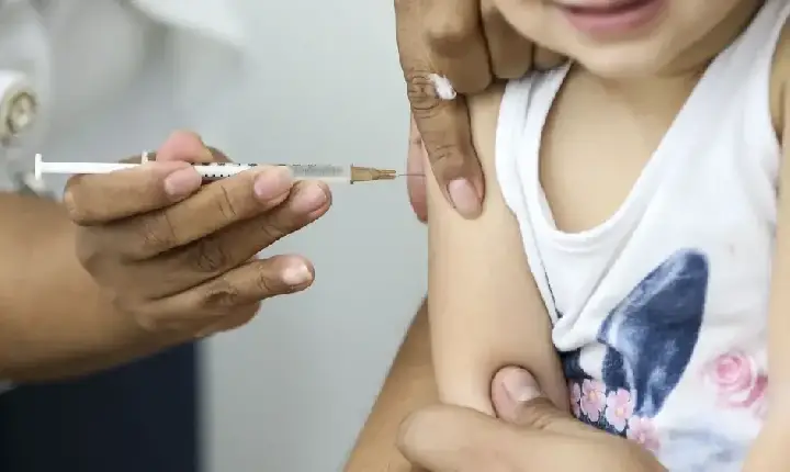 Coqueluche: com aumento de casos em MG, secretaria de saúde reforça importância da vacinação contra a doença
