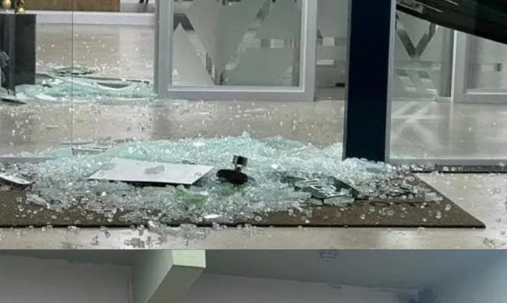 Criminosos arrombam agências dos Correios e Sicoob em Medeiros MG