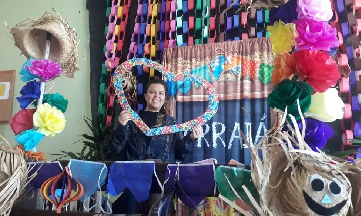 Diretora da Escola Padre Clemente de Maleto, Juliana de Deus, fala sobre a ‘VII Feira Junina do Empreendedorismo’