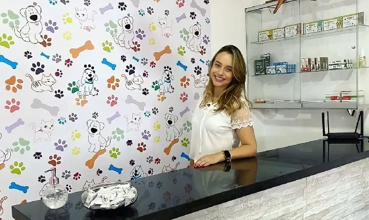 Doutora Fernanda Corrêa dá dicas de como diminuir o estresse dos pets por conta dos fogos no Réveillon