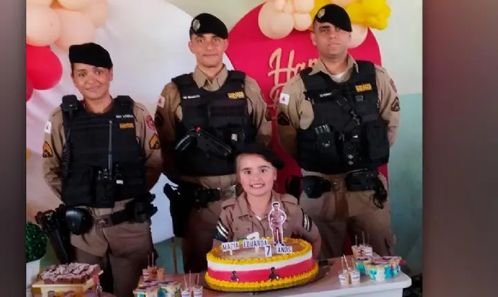 Em festa temática, criança que admira o trabalho da PM recebe visita dos militares, em Campos Altos