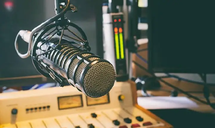 Emissoras de Rádio e TV devem afastar apresentadores e comentaristas pré-candidatos a partir de hoje