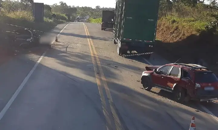 Engavetamento deixa mortos e feridos na BR-262 entre Campos Altos e Córrego Danta