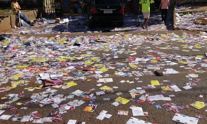 Espalhar santinhos e materiais de propaganda eleitoral é irregular neste domingo; veja o que mais não pode