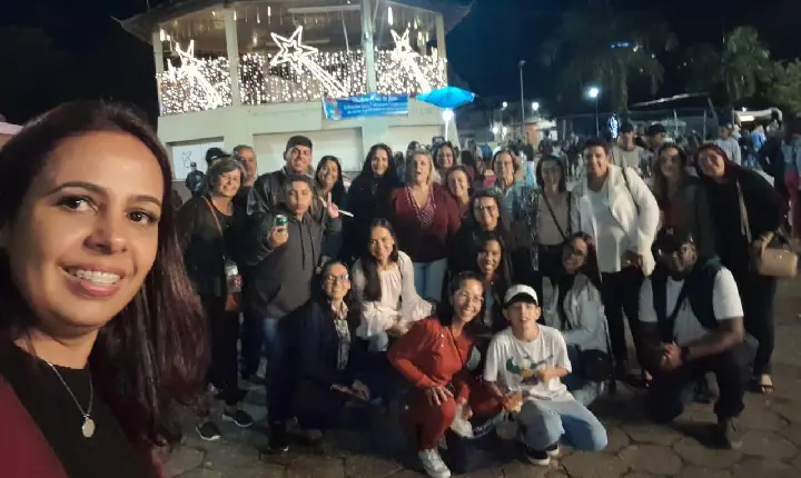 Excursão de Campos Altos vai à show de Padre Fabio de Melo em Formiga