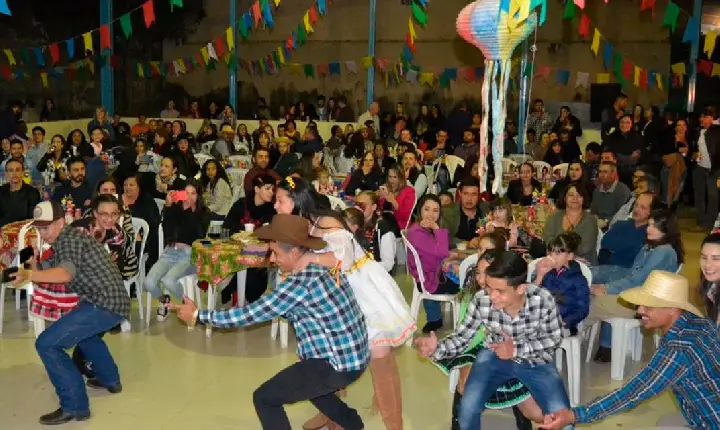 “Festa Junina do Rotary Club” reúne centenas de pessoas em Campos Altos