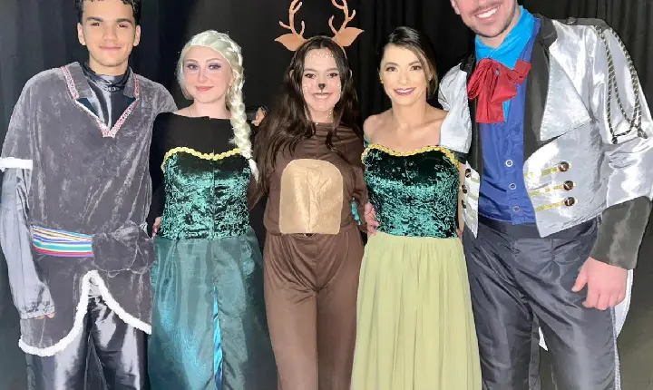 “Frozen, Uma Aventura Congelante”: o espetáculo que encantou crianças e adultos em Campos Altos