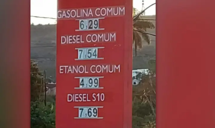 Gasolina apresenta queda de mais de R$1 real após reajuste, em Campos Altos
