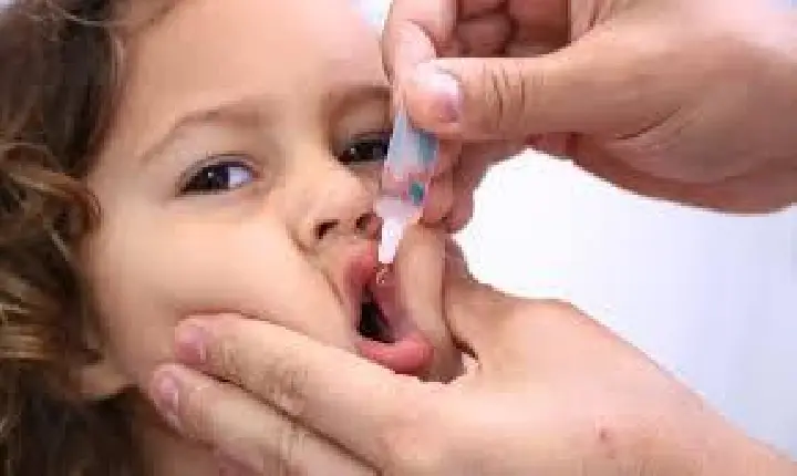 Gotinha contra pólio deixa de ser usada no Brasil e esquema vacinal muda