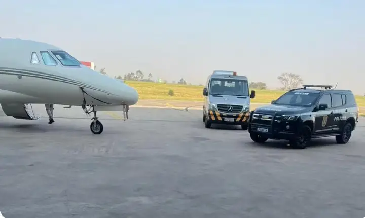 Gusttavo Lima tem avião apreendido em operação contra esquema de jogos ilegais que prendeu Deolane Bezerra; cantor alega ter vendi