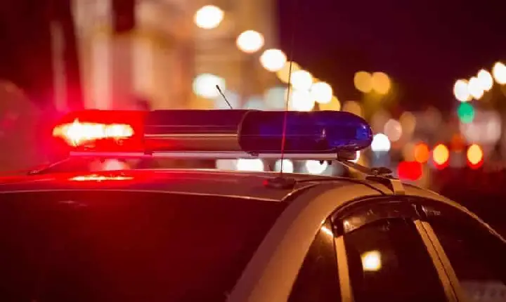 Homem é esfaqueado após desentendimento com morador de rua em Campos Altos; vítima foi transferida para Uberaba