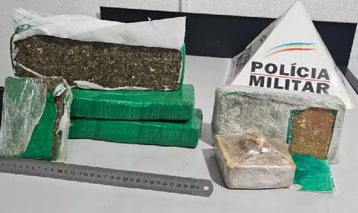 Homem é preso ao ser flagrado com maconha e crack dentro de carro de aplicativo em Arcos