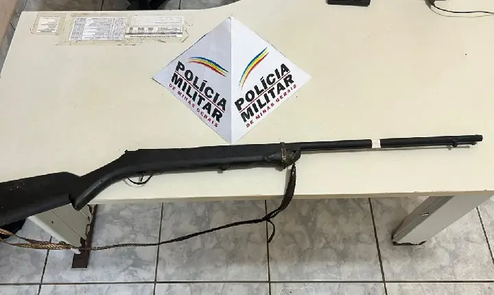 Homem é preso e arma de fogo é apreendida pela PM na zona rural de Campos Altos