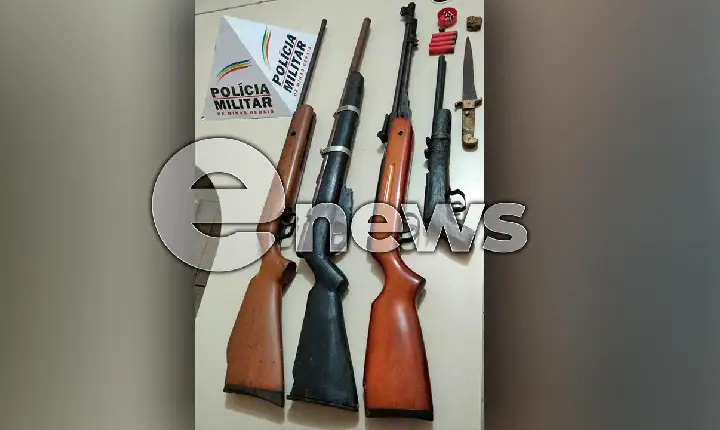 Homem é preso por agredir a companheira, em Campos Altos; armas de fogo foram apreendidas