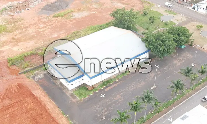 Homem é preso portando drogas na parte externa de ginásio em Campos Altos