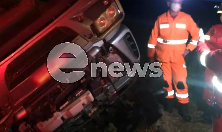 Homem morre após carreta tombar na BR-262, sentido Campos Altos/Luz