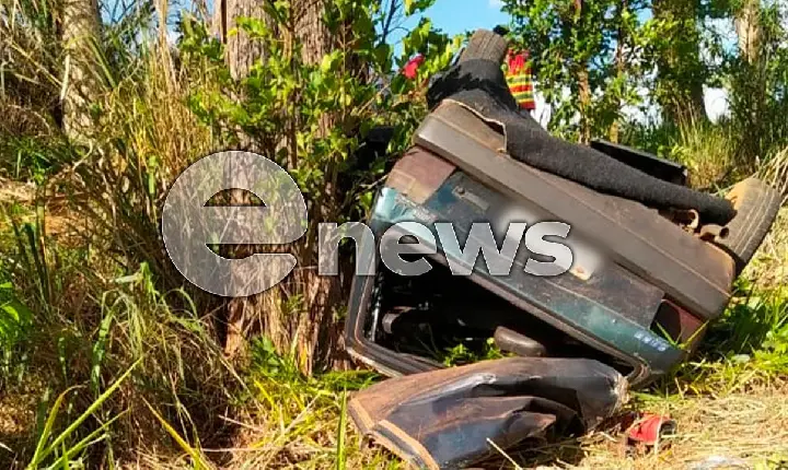 Homem morre após veículo sair da pista e atingir árvore na BR-262
